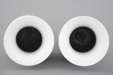 A tall pair of Chinese porcelain famille rose vases, Jingdezhen, 20th C.