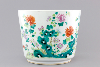A floral Chinese porcelain famille rose jardiniere, 19th C.