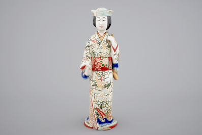 A tall Japanese Arita porcelain model of a &ldquo;courtesan&rdquo;, 17/18th C.