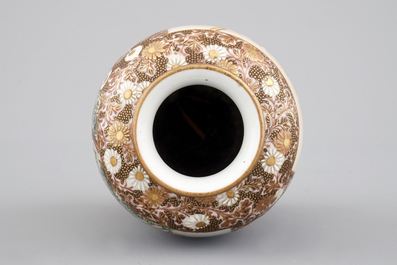 A fine gilt-marked Japanese satsuma porcelain vase, 19th C.