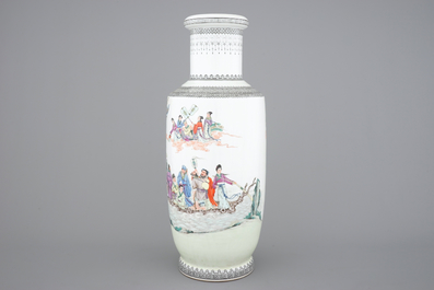 A tall Chinese Republic porcelain rouleau vase, 20th C.