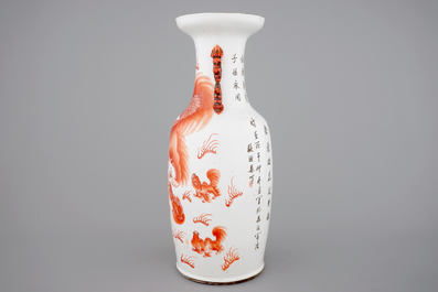 A Chinese porcelain vase with foo dogs, 19th C.