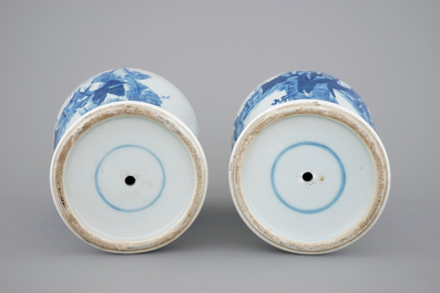 A pair of blue and white Chinese porcelain yenyen vases, 19th C.