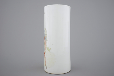 A Chinese Qianjiang porcelain hat stand, 19/20th C.