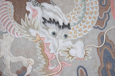 A large interesting Chinese dragon tapestry with gold wire, 18/19th C.