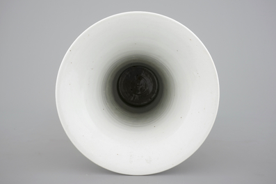 A Chinese famille verte Kangxi style yenyen vase, 19/20th C.