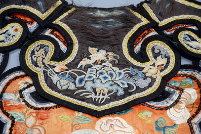 A Chinese embroidered neck collar, Qing Dynasty, 18/19th C.