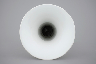 An elegant relief-decorated blanc de Chine porcelain beaker vase, 18/19th C.