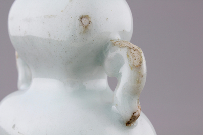 A small pale celadon-glazed vase, 18/19th C.