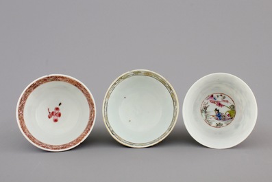 A nice set of three Chinese porcelain cups and two saucers, Yongzheng-Qianlong, 18th C.