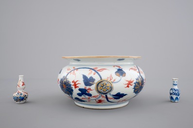 Four Chinese imari plates, two miniature vases and a bourdalou, 18th C.