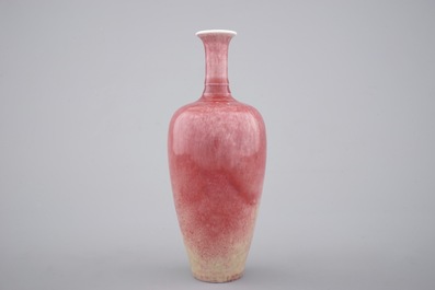 Un vase monochrome en rouge flamb&eacute;, 19/20&egrave;me