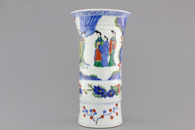 A Chinese wucai porcelain beaker vase, Transitional period, 17th C.
