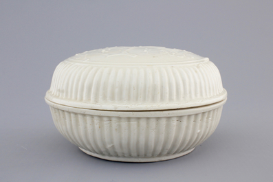 A round Chinese Dehua blanc de Chine box and cover, Kangxi, ca. 1700