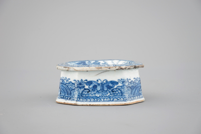 Four Chinese doucai, kraak, Yongzheng and Imari plates and a blue &amp; white salt, 18th C.