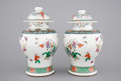 A pair of Chinese vases with covers with playing boys, 19th C.