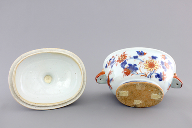 A Chinese porcelain imari tureen and cover on stand, decorated with fish, 18th C.