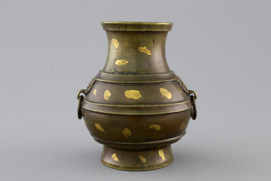 A Chinese gold-splashed bronze hu-shaped vase, 18/19th C.