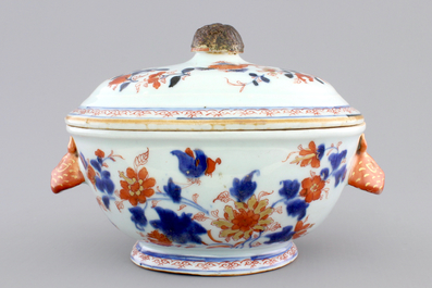 A Chinese porcelain imari tureen and cover on stand, decorated with fish, 18th C.