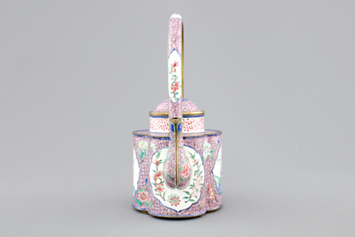 A fine Chinese Canton enamel teapot, Qianlong, 18th C.