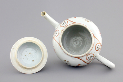 A Chinese export porcelain mandarin pattern teapot, 18th C.