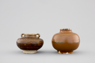 5 Chinese Yuan and Ming Dynasty dark glazed pottery pieces: 3 jars, a bowl and a box with cover