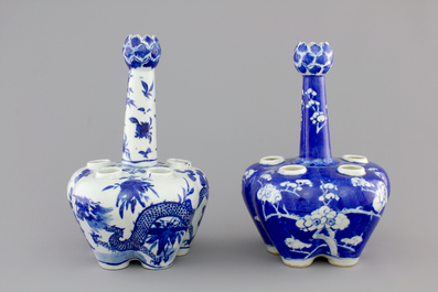 Two Chinese blue and white garlic neck tulip vases, 19th C.