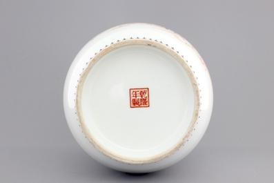 A fine Chinese famille rose porcelain vase, 20th C.