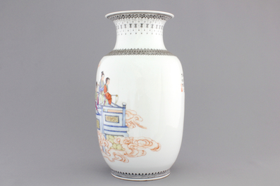 A fine Chinese famille rose porcelain vase, 20th C.