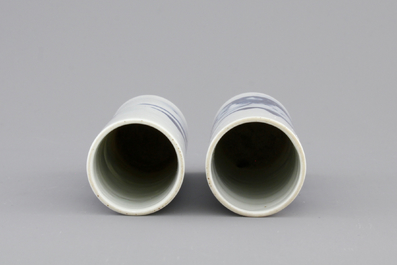 A pair of small blue and white Chinese porcelain brush pots, 19/20th C.