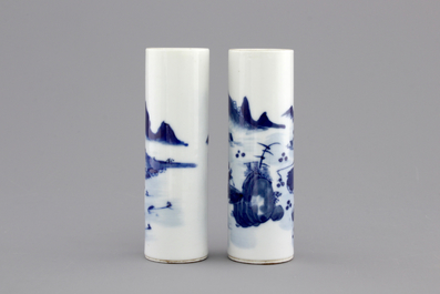 A pair of small blue and white Chinese porcelain brush pots, 19/20th C.