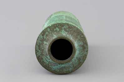 A Japanese green-patinated bronze cylindrical vase with wooden box, Showa period, 20th C.