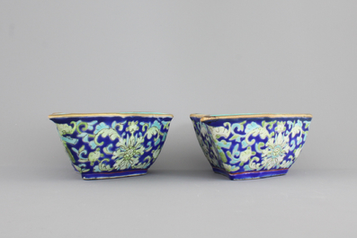 A pair of Chinese porcelain enameled bat-shaped bowls, 19th C.