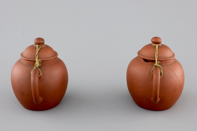 Two small Chinese yixing stoneware teapots, 18/19th C.