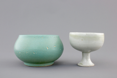 A Chinese turquoise ground brushwasher, 17/18th C. and a white glazed Ming Dynasty stem cup, 16/17th C.