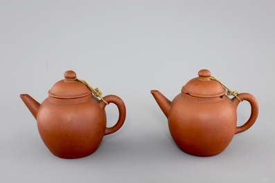 Two small Chinese yixing stoneware teapots, 18/19th C.