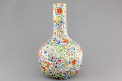 A Chinese famille rose porcelain millefleurs bottle vase, 19th C.
