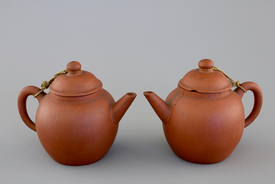 Two small Chinese yixing stoneware teapots, 18/19th C.