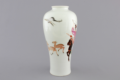 A Chinese famille rose porcelain meiping vase, 19th C.