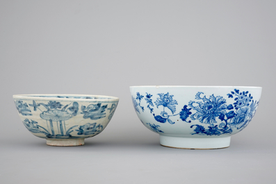 Two blue and white Chinese porcelain bowls, 17/18th C.