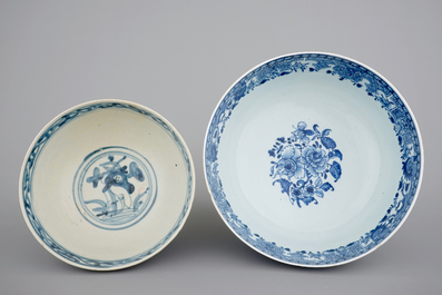 Two blue and white Chinese porcelain bowls, 17/18th C.