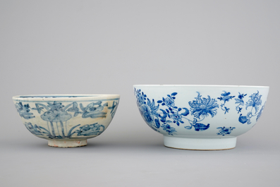 Two blue and white Chinese porcelain bowls, 17/18th C.