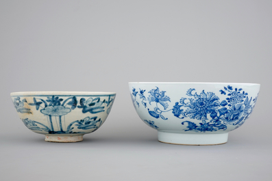 Two blue and white Chinese porcelain bowls, 17/18th C.