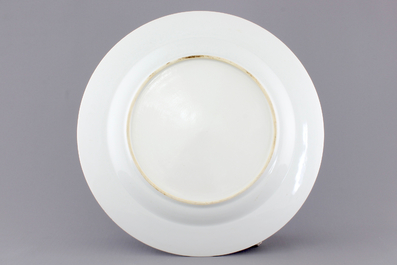 A Chinese blue and white porcelain plate after Cornelis Pronk: &quot;Dames au parasol&quot;, 18th C.