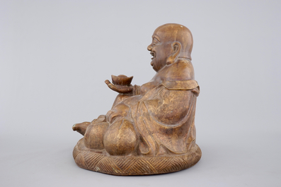 Un grand bouddha en bronze partiellement dor&eacute;, marque Yongzheng, 19&egrave;me ou avant