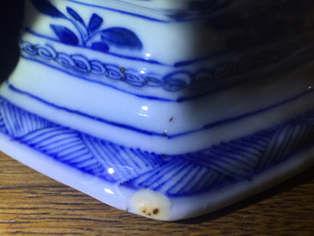 Een blauw-witte kan in Chinees porselein voor de Islamitische markt, Kangxi, ca. 1700