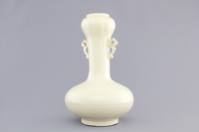 A Chinese Cizhou cream-glazed archaic form vase, 16/18th C.