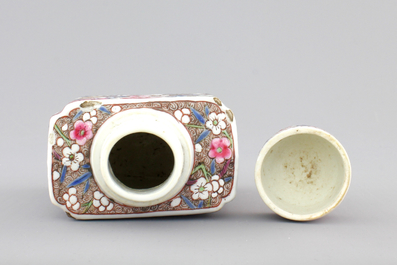A Chinese famille rose export porcelain tea caddy, Qianlong, 18th C.