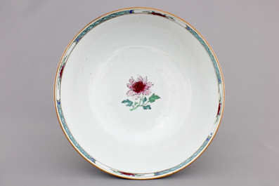 A large Chinese famille rose export porcelain bowl, Qianlong, 18th C.