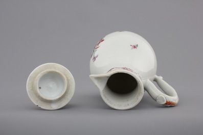 Two Chinese famille rose export cups and saucers and a cream jug with cover, Qianlong, 18th C.